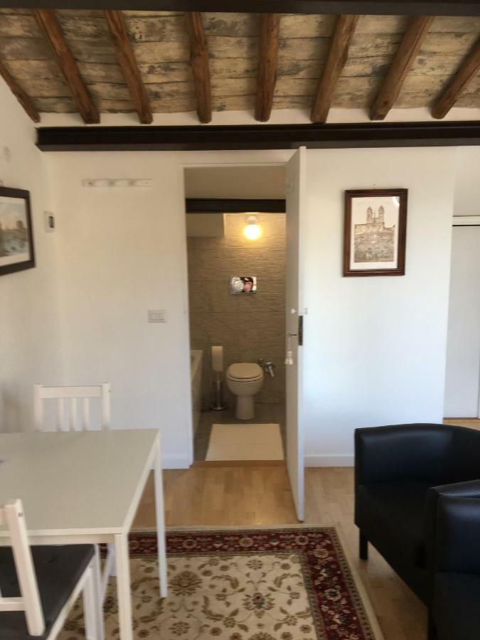 Montoro 15 Attic * Rom