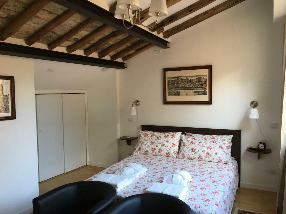 Montoro 15 Attic * Rom