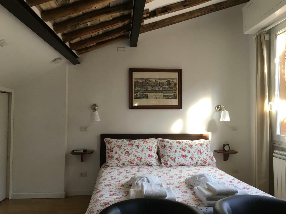 Montoro 15 Attic * Rom